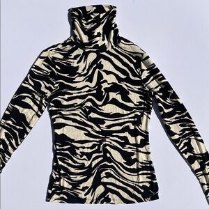 H&M Zebra Print Turtleneck Top Sz XS Long Sleeve Black Off White Cream